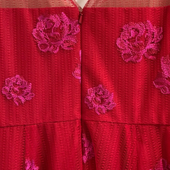 Red hot special occasion beauty - Picture 9 of 15